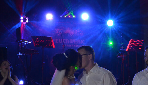 Feuerwerk-Küss musikband hochzeit würzburg